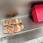 【Valentino】𝟐𝟎𝟐𝟏/𝐒𝐒 𝐧𝐞𝐰 Valentino Early Spring Collection Lace-up Sandals