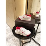 【Valentino】𝟐𝟎𝟐𝟏/𝐒𝐒 𝐧𝐞𝐰 Valentino 2021 fall and winter new one stud sneakers couples on the new