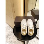 【Valentino】𝟐𝟎𝟐𝟏/𝐒𝐒 𝐧𝐞𝐰 Valentino 2021 fall and winter new one stud sneakers couples on the new
