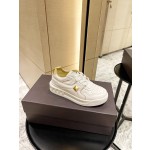 【Valentino】𝟐𝟎𝟐𝟏/𝐒𝐒 𝐧𝐞𝐰 Valentino 2021 fall and winter new one stud sneakers couples on the new