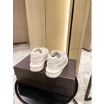 【Valentino】𝟐𝟎𝟐𝟏/𝐒𝐒 𝐧𝐞𝐰 Valentino 2021 fall and winter new one stud sneakers couples on the new