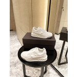 【Valentino】𝟐𝟎𝟐𝟏/𝐒𝐒 𝐧𝐞𝐰 Valentino 2021 fall and winter new one stud sneakers couples on the new