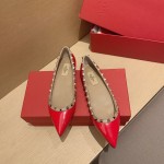 【Valentino】𝟐𝟎𝟐𝟏/𝐒𝐒 𝐧𝐞𝐰 Valentino studded flat shoes top version OEM level exclusive models