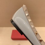 【Valentino】𝟐𝟎𝟐𝟏/𝐒𝐒 𝐧𝐞𝐰 Valentino studded flat shoes top version OEM level exclusive models