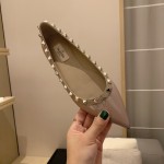 【Valentino】𝟐𝟎𝟐𝟏/𝐒𝐒 𝐧𝐞𝐰 Valentino studded flat shoes top version OEM level exclusive models