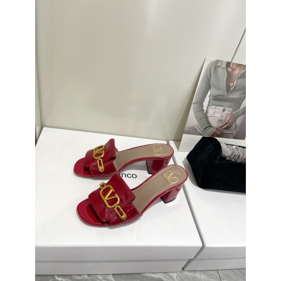 【Valentino】𝟐𝟎𝟐𝟏/𝐒𝐒 𝐧𝐞𝐰  Valentino 2022 / fw spring and summer new women's slippers