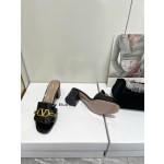 【Valentino】𝟐𝟎𝟐𝟏/𝐒𝐒 𝐧𝐞𝐰  Valentino 2022 / fw spring and summer new women's slippers