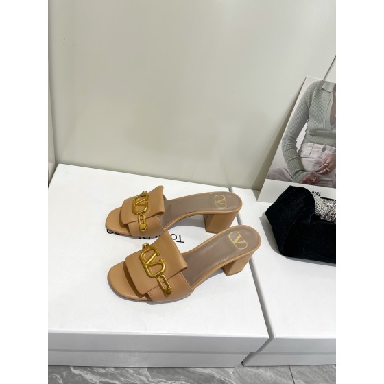 【Valentino】𝟐𝟎𝟐𝟏/𝐒𝐒 𝐧𝐞𝐰  Valentino 2022 / fw spring and summer new women's slippers