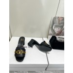 【Valentino】𝟐𝟎𝟐𝟏/𝐒𝐒 𝐧𝐞𝐰  Valentino 2022 / fw spring and summer new women's slippers