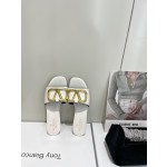 【Valentino】𝟐𝟎𝟐𝟏/𝐒𝐒 𝐧𝐞𝐰  Valentino 2022 / fw spring and summer new women's slippers