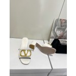 【Valentino】𝟐𝟎𝟐𝟏/𝐒𝐒 𝐧𝐞𝐰  Valentino 2022 / fw spring and summer new women's slippers