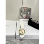 【Valentino】𝟐𝟎𝟐𝟏/𝐒𝐒 𝐧𝐞𝐰  Valentino 2022 / fw spring and summer new women's slippers