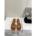 【Valentino】𝟐𝟎𝟐𝟏/𝐒𝐒 𝐧𝐞𝐰  Valentino 2022 / fw spring and summer new women's slippers