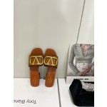 【Valentino】𝟐𝟎𝟐𝟏/𝐒𝐒 𝐧𝐞𝐰  Valentino 2022 / fw spring and summer new women's slippers