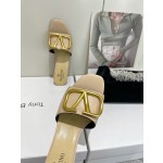 【Valentino】𝟐𝟎𝟐𝟏/𝐒𝐒 𝐧𝐞𝐰  Valentino 2022 / fw spring and summer new women's slippers