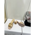 【Valentino】𝟐𝟎𝟐𝟏/𝐒𝐒 𝐧𝐞𝐰  Valentino 2022 / fw spring and summer new women's slippers