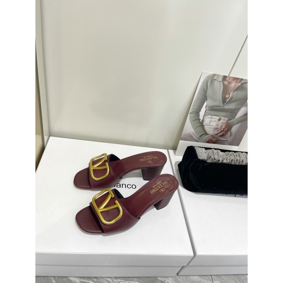 【Valentino】𝟐𝟎𝟐𝟏/𝐒𝐒 𝐧𝐞𝐰  Valentino 2022 / fw spring and summer new women's slippers