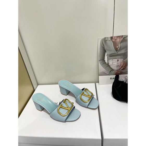 【Valentino】𝟐𝟎𝟐𝟏/𝐒𝐒 𝐧𝐞𝐰  Valentino 2022 / fw spring and summer new women's slippers