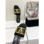 【Valentino】𝟐𝟎𝟐𝟏/𝐒𝐒 𝐧𝐞𝐰  Valentino 2022 / fw spring and summer new women's slippers