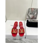 【Valentino】𝟐𝟎𝟐𝟏/𝐒𝐒 𝐧𝐞𝐰  Valentino 2022 / fw spring and summer new women's slippers