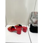 【Valentino】𝟐𝟎𝟐𝟏/𝐒𝐒 𝐧𝐞𝐰  Valentino 2022 / fw spring and summer new women's slippers