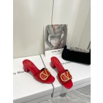 【Valentino】𝟐𝟎𝟐𝟏/𝐒𝐒 𝐧𝐞𝐰  Valentino 2022 / fw spring and summer new women's slippers