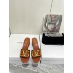 【Valentino】𝟐𝟎𝟐𝟏/𝐒𝐒 𝐧𝐞𝐰  Valentino 2022 / fw spring and summer new women's slippers