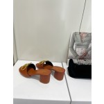 【Valentino】𝟐𝟎𝟐𝟏/𝐒𝐒 𝐧𝐞𝐰  Valentino 2022 / fw spring and summer new women's slippers