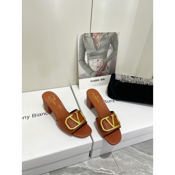 【Valentino】𝟐𝟎𝟐𝟏/𝐒𝐒 𝐧𝐞𝐰  Valentino 2022 / fw spring and summer new women's slippers