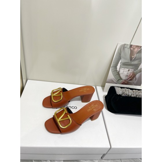 【Valentino】𝟐𝟎𝟐𝟏/𝐒𝐒 𝐧𝐞𝐰  Valentino 2022 / fw spring and summer new women's slippers