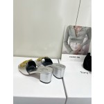 【Valentino】𝟐𝟎𝟐𝟏/𝐒𝐒 𝐧𝐞𝐰  Valentino 2022 / fw spring and summer new women's slippers