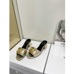 【Valentino】𝟐𝟎𝟐𝟏/𝐒𝐒 𝐧𝐞𝐰  Valentino 2022 / fw spring and summer new women's slippers