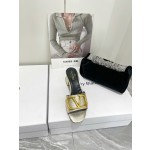 【Valentino】𝟐𝟎𝟐𝟏/𝐒𝐒 𝐧𝐞𝐰  Valentino 2022 / fw spring and summer new women's slippers