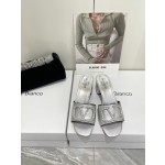 【Valentino】𝟐𝟎𝟐𝟏/𝐒𝐒 𝐧𝐞𝐰  Valentino 2022 / fw spring and summer new women's slippers