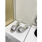 【Valentino】𝟐𝟎𝟐𝟏/𝐒𝐒 𝐧𝐞𝐰  Valentino 2022 / fw spring and summer new women's slippers