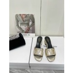 【Valentino】𝟐𝟎𝟐𝟏/𝐒𝐒 𝐧𝐞𝐰  Valentino 2022 / fw spring and summer new women's slippers