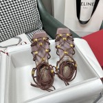 【Valentino】𝟐𝟎𝟐𝟏/𝐒𝐒 𝐧𝐞𝐰  Valentino's newest collection of Roman sandals with Italian printed leather soles