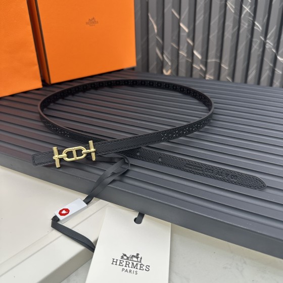 Reversible belt in Hermes Swift and perforated Epsom calfskin