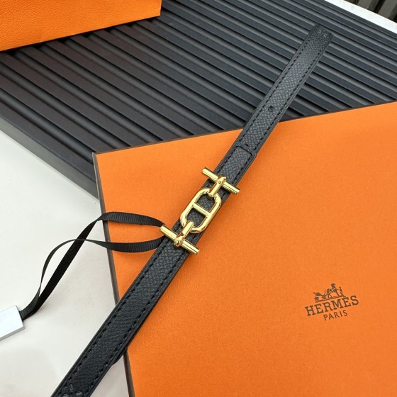 Reversible belt in Hermes Swift and perforated Epsom calfskin