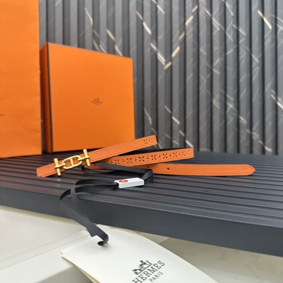 Reversible belt in Hermes Swift and perforated Epsom calfskin