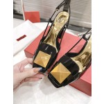 【Valentino】𝟐𝟎𝟐𝟏/𝐒𝐒 𝐧𝐞𝐰  Valentino fabric patent leather lining sheepskin sole cowhide