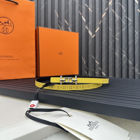 Reversible belt in Hermes Swift and perforated Epsom calfskin