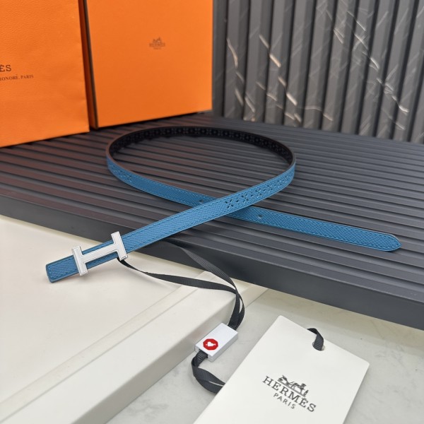 Reversible belt in Hermes Swift and perforated Epsom calfskin