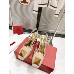 【Valentino】𝟐𝟎𝟐𝟏/𝐒𝐒 𝐧𝐞𝐰  Valentino fabric patent leather lining sheepskin sole cowhide