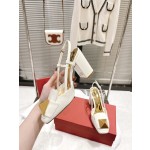 【Valentino】𝟐𝟎𝟐𝟏/𝐒𝐒 𝐧𝐞𝐰  Valentino fabric patent leather lining sheepskin sole cowhide