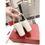 【Valentino】𝟐𝟎𝟐𝟏/𝐒𝐒 𝐧𝐞𝐰  Valentino fabric patent leather lining sheepskin sole cowhide