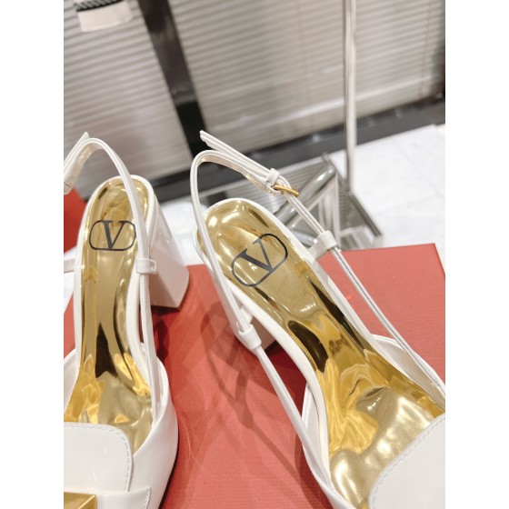 【Valentino】𝟐𝟎𝟐𝟏/𝐒𝐒 𝐧𝐞𝐰  Valentino fabric patent leather lining sheepskin sole cowhide