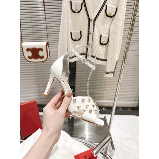 【Valentino】𝟐𝟎𝟐𝟏/𝐒𝐒 𝐧𝐞𝐰  Valentino fabric patent leather lining sheepskin sole cowhide