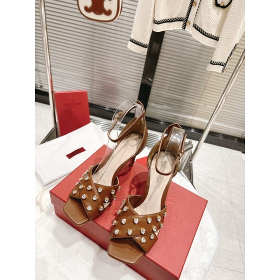 【Valentino】𝟐𝟎𝟐𝟏/𝐒𝐒 𝐧𝐞𝐰  Valentino fabric patent leather lining sheepskin sole cowhide