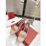 【Valentino】𝟐𝟎𝟐𝟏/𝐒𝐒 𝐧𝐞𝐰  Valentino fabric patent leather lining sheepskin sole cowhide